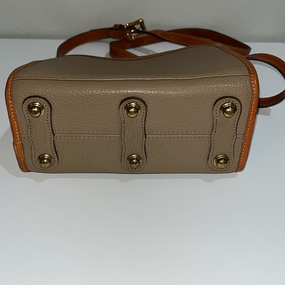 Dooney and Bourke Essex Tan And Brown‎ Leather Shoulder Bag Crossbody Classic - Picture 4 of 16